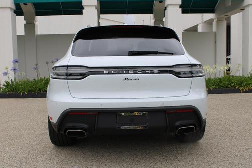Carrara White Metallic 2026 Porsche Macan Base