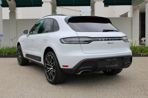 Carrara White Metallic 2026 Porsche Macan Base