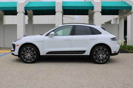 Carrara White Metallic 2026 Porsche Macan Base