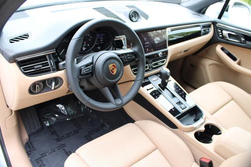 Carrara White Metallic 2026 Porsche Macan Base