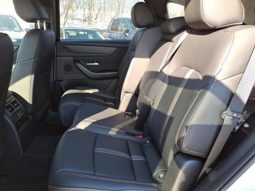 Rhodium White Premium 2026 Mazda CX-90 SE