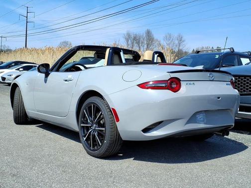 Metallic 2026 Mazda MX-5 Miata GRAND TOURING