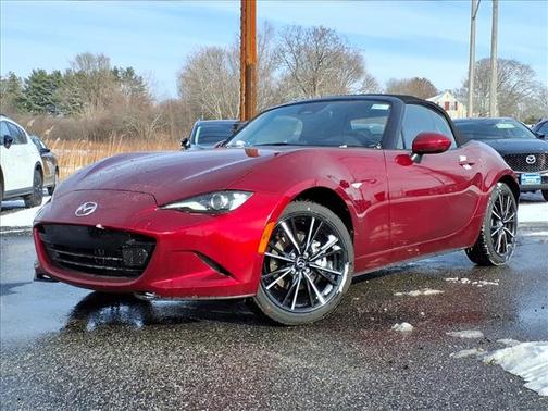 Soul Red Crystal Metallic 2025 Mazda MX-5 Miata Grand Touring Convertible