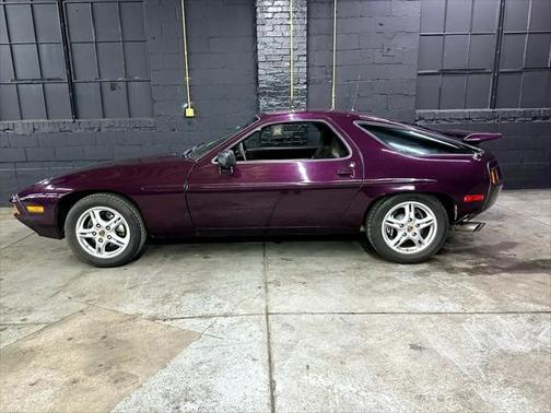 1982 Porsche 928 2dr Coupe
