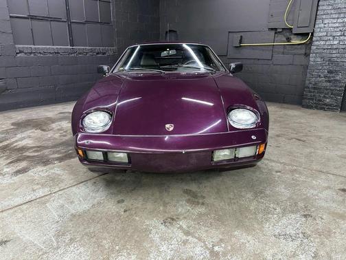 1982 Porsche 928 2D Coupe