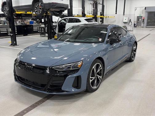 2022 Audi e-tron GT Prestige