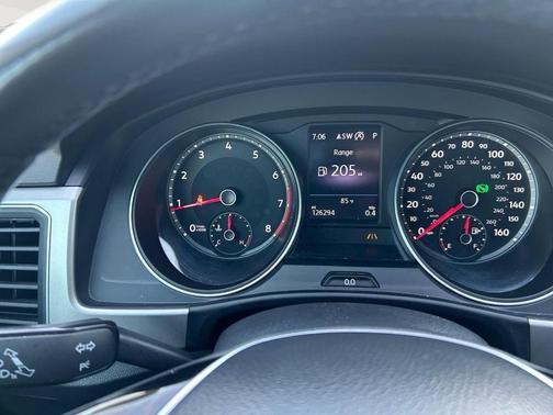 Pure White 2019 Volkswagen Atlas 3.6L SE w/Technology
