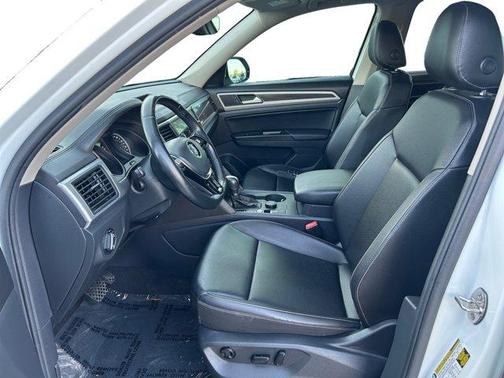 Pure White 2019 Volkswagen Atlas 3.6L SE w/Technology
