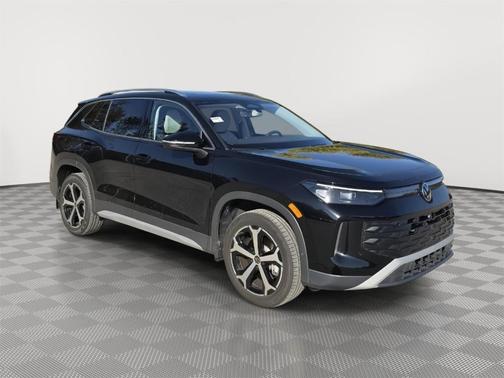 Deep Black Pearl 2026 Volkswagen Tiguan 2.0T SE
