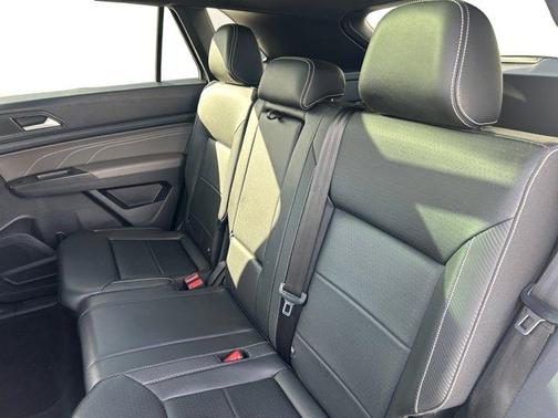 2022 Volkswagen Atlas Cross Sport 2.0T SEL R-Line