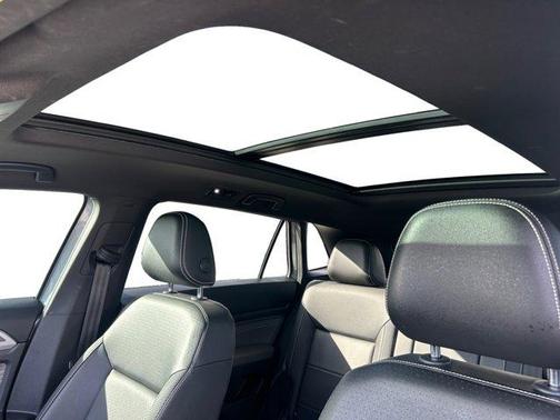 2022 Volkswagen Atlas Cross Sport 2.0T SEL R-Line