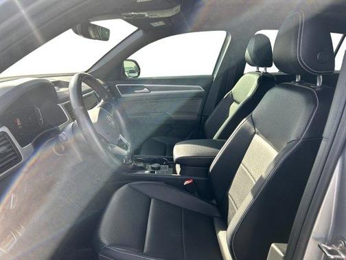 2022 Volkswagen Atlas Cross Sport 2.0T SEL R-Line