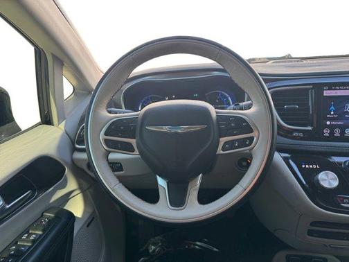 2018 Chrysler Pacifica Hybrid Limited