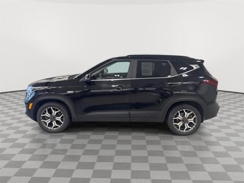 Cherry Black 2022 Kia Seltos EX