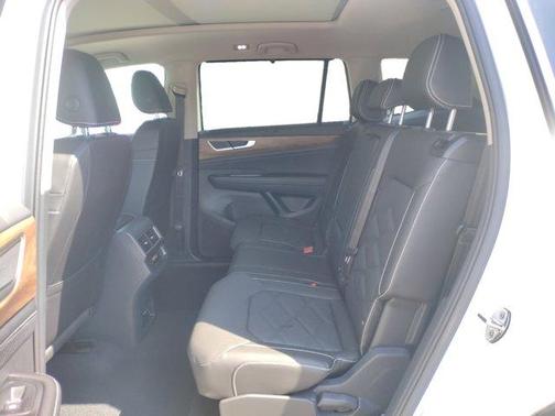 2025 Volkswagen Atlas 2.0T SE