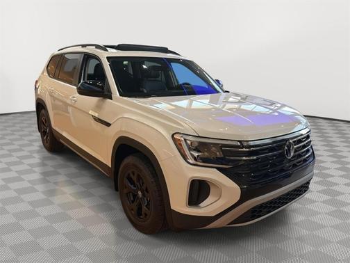 Opal White Pearl 2026 Volkswagen Atlas 2.0T Peak Edition