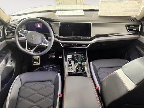 Opal White Pearl 2026 Volkswagen Atlas 2.0T Peak Edition