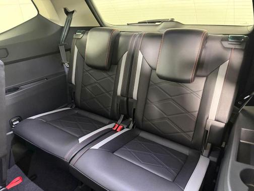 Opal White Pearl 2026 Volkswagen Atlas 2.0T Peak Edition