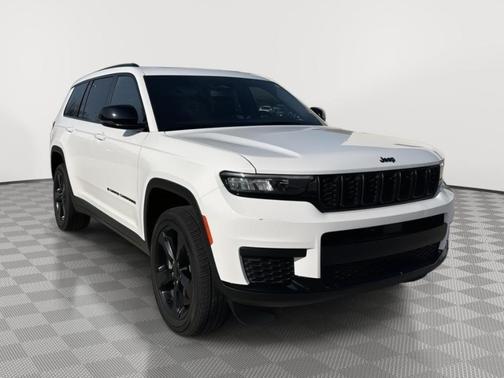 Bright White Clearcoat 2023 Jeep Grand Cherokee L Laredo
