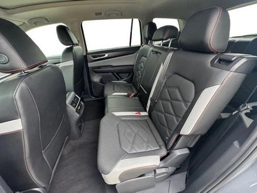 2024 Volkswagen Atlas 2.0T Peak Edition SE w/Technology