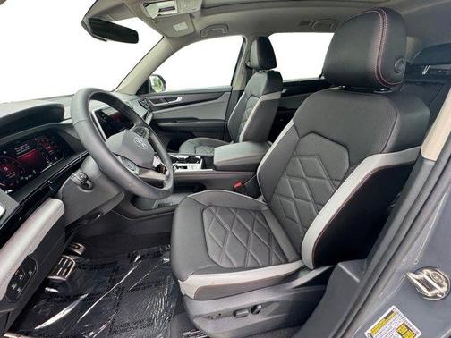 2024 Volkswagen Atlas 2.0T Peak Edition SE w/Technology