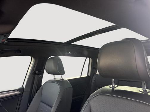 Opal White Pearl Effect 2023 Volkswagen Tiguan 2.0T SE R-Line Black