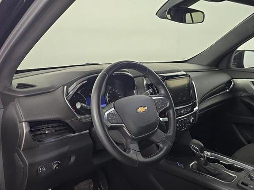 Mosaic Black Metallic 2023 Chevrolet Traverse LT Cloth