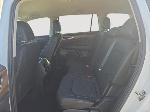 2025 Volkswagen Atlas 2.0T SE