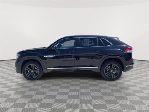 Deep Black Pearl Effect 2022 Volkswagen Atlas Cross Sport 3.6L V6 SEL R-Line