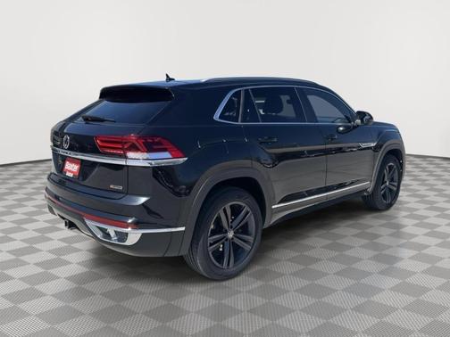 Deep Black Pearl Effect 2022 Volkswagen Atlas Cross Sport 3.6L V6 SEL R-Line