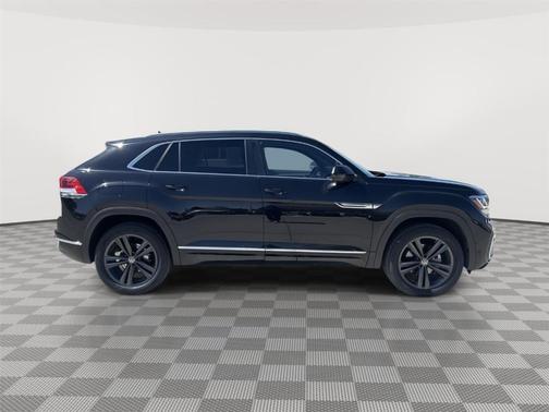 Deep Black Pearl Effect 2022 Volkswagen Atlas Cross Sport 3.6L V6 SEL R-Line