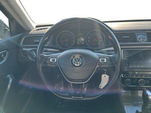 2016 Volkswagen Passat 1.8T SE