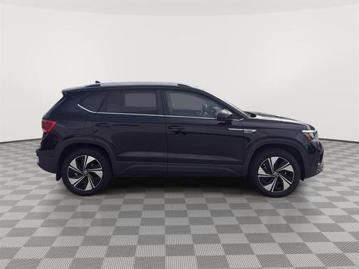 Deep Black Pearl Effect 2024 Volkswagen Taos 1.5T SE