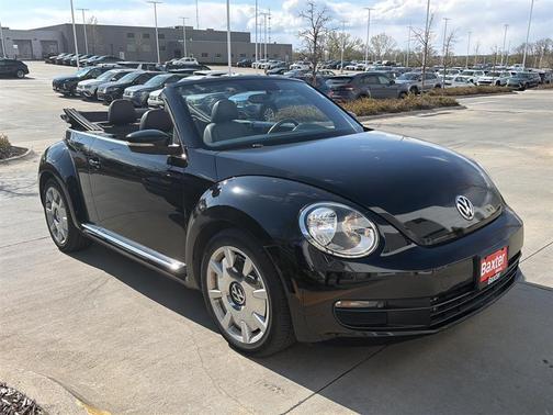 Black Uni / Black Roof 2015 Volkswagen Beetle