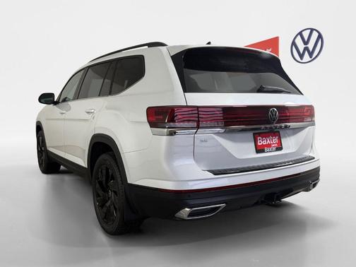 Opal White Pearl 2026 Volkswagen Atlas 2.0T SE W/TECHNOLOGY