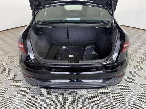 Deep Black Pearl Effect 2026 Volkswagen Jetta 1.5T Sport