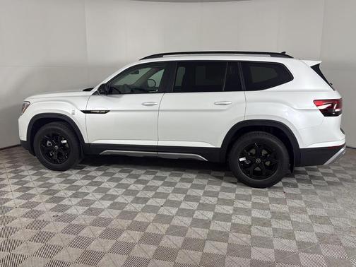 Opal White Pearl 2026 Volkswagen Atlas 2.0T Peak Edition