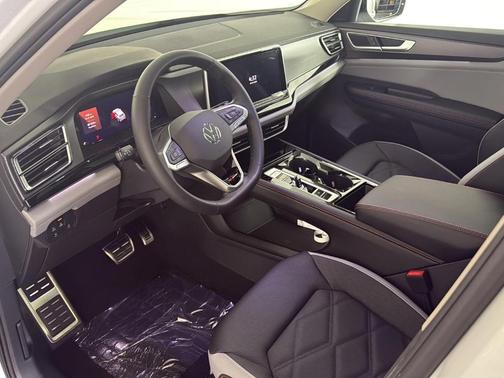 Opal White Pearl 2026 Volkswagen Atlas 2.0T Peak Edition
