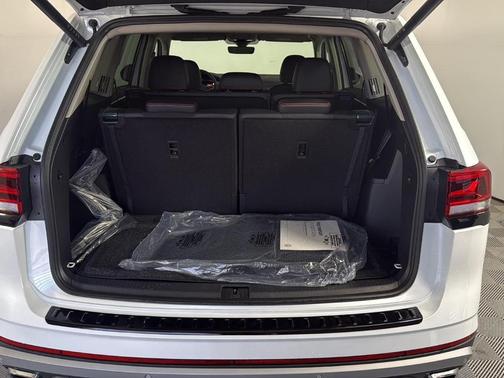 Opal White Pearl 2026 Volkswagen Atlas 2.0T Peak Edition