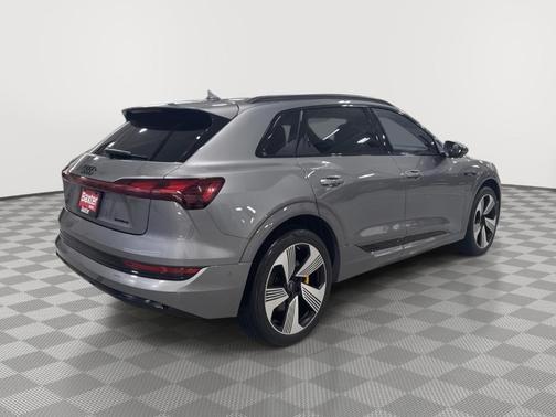 2023 Audi e-tron Premium Plus