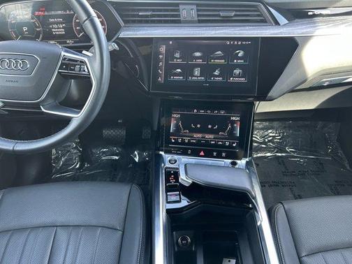 2023 Audi e-tron Premium Plus