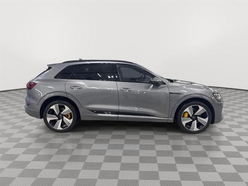 2023 Audi e-tron Premium Plus