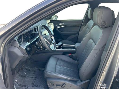 2023 Audi e-tron Premium Plus