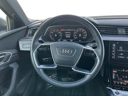 2023 Audi e-tron Premium Plus