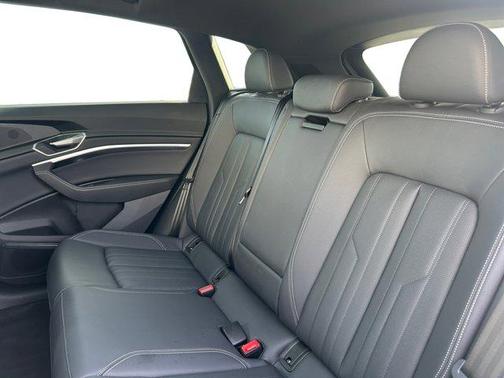 2023 Audi e-tron Premium Plus