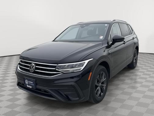 Deep Black Pearl Effect 2022 Volkswagen Tiguan 2.0T SE