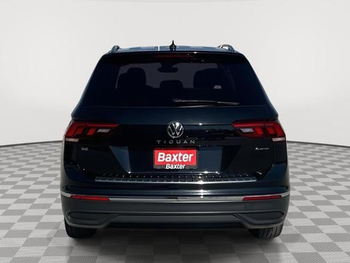 Deep Black Pearl Effect 2022 Volkswagen Tiguan 2.0T SE