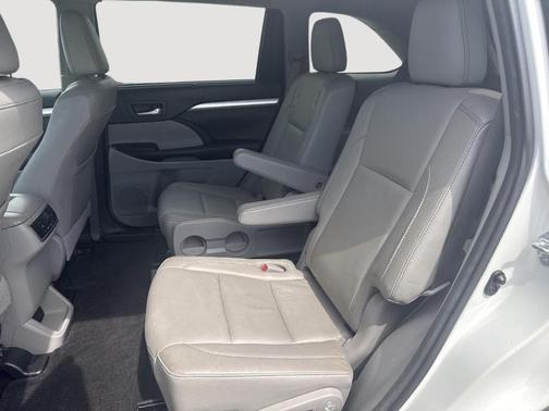 Blizzard Pearl 2017 Toyota Highlander XLE