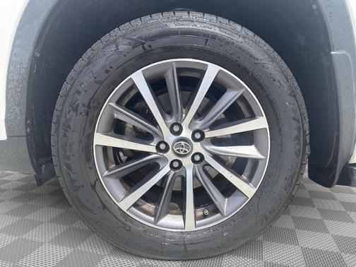 Blizzard Pearl 2017 Toyota Highlander XLE
