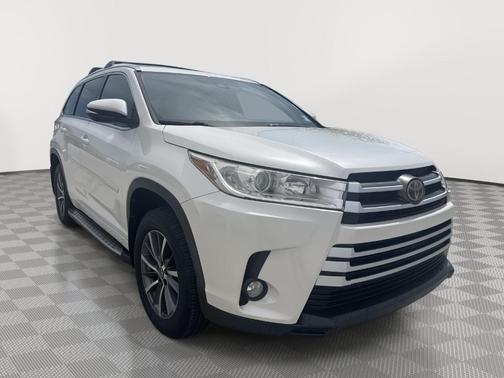 Blizzard Pearl 2017 Toyota Highlander XLE